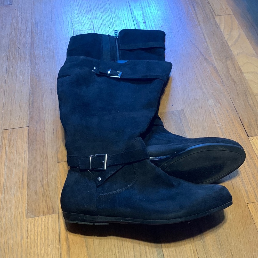 Torrid black knee high boots
